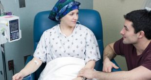 woman-receiving-chemotherapy شیمی درمانی