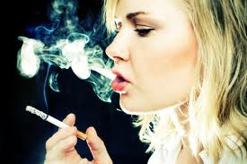 تاثیرات مخرب کشیدن سیگار بر روی زنان