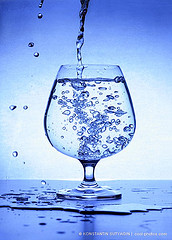 قبل از تشنه شدن آب بنوشيد.