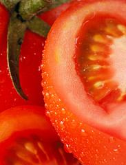 مصرف گوجه فرنگي سبب دفع مواد سمي بدن مي‌شود