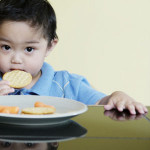 چگونه وچه موقع به کودک غذا بدهیم